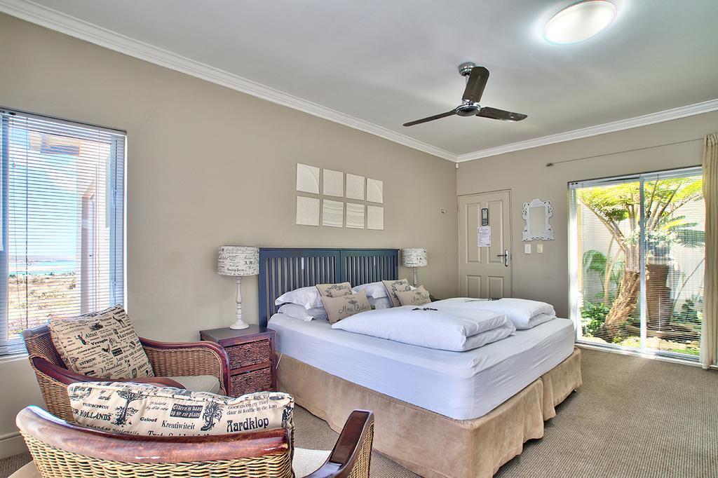 At The Rocks Guesthouse Langebaan Exteriör bild